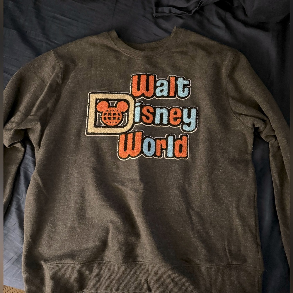 Disney Sweatshirt Size L Worn Once